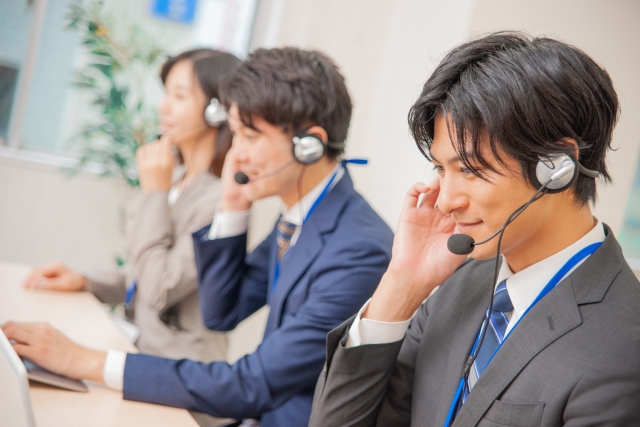【コールセンタースタッフ／東京都中央区勤務】自社内勤務／深夜対応無し／残業代全額支給／設備修理依頼対応／年収320万以上